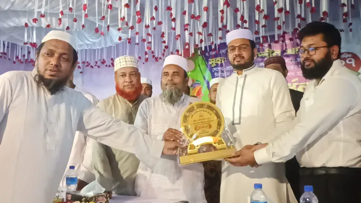 ঢাবি এজিএস মহিউদ্দীন খানকে হানাইল নোমানিয়া কামিল মাদ্রাসার সংবর্ধনা
